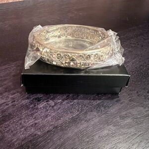 NWT. Avon Elegant Gold-Tone Bangle Bracelet